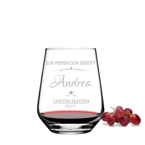 KS Laserdesign Gläser mit Gravur zur Perfektion gereift - Name & Jahr wählbar, personalisierte Geschenke für Frauen & Männer zu Geburtstag, Weihnachten Geburtstagsgeschenke Weingläser Cocktailglas