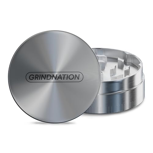 GRINDNATION Edelstahl Grinder Premium | 55mm | 2-teilig | präzise und langlebig verarbeitet | scharfes Mahlwerk | Set mit Pinsel und Schaber (⌀ 55mm)