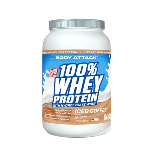Body Attack 100% Whey Protein - Iced Coffee - 900 g - Made in Germany - Extra cremiges Eiweißpulver mit Hydrolysat & BCAA´s, unterstützt Muskelaufbau und Diäten - Für Sportler & Athleten