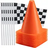 Verkehrs Pylonen und Karierte Zielflagge – 24 Teile, 12 Schwarz-Weiße Fähnchen auf Stöcken und 12 x 17,8 cm Große Orange Mini-Sicherheits-Hütchen für Kinder – Geburtstagsparty-Zubehör