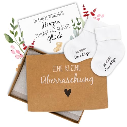 Amari® Babysocken Geschenkset – „Du wirst Oma“ – Schwangerschaft verkünden mit süßer Geschenkbox – Perfektes Baby Geschenk für werdende Großeltern