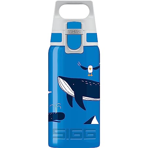 SIGG - Trinkflasche Kinder - Viva One Blue Whale - Für Kohlensäurehaltige Getränke Geeignet - Auslaufsicher - Spülmaschinenfest - BPA-frei - Sport & Schule - Blau mit Wal - 0,5L