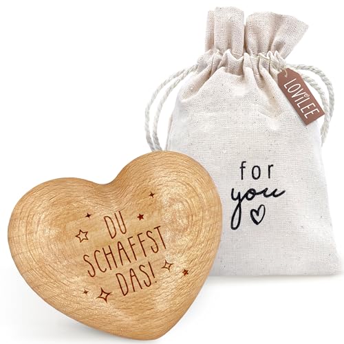 LOViLEE® Du schaffst das - Handschmeichler Holz Glücksbringer Prüfung - Holz Herz inkl. Geschenkbeutel & Grußkartenset - Mutmacher Geschenk, Schutzengel Geschenk, Gute Besserung Geschenke Frauen