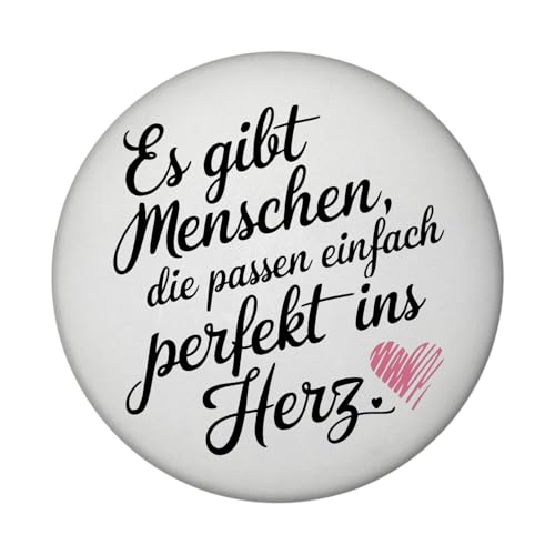 Es gibt Menschen, die passen perfekt ins Herz Magnet Eleganter Magnet mit schwarzem kursivem Text Perfekt ins Herz auf weißem Hintergrund verziert mit rosa Akzenten