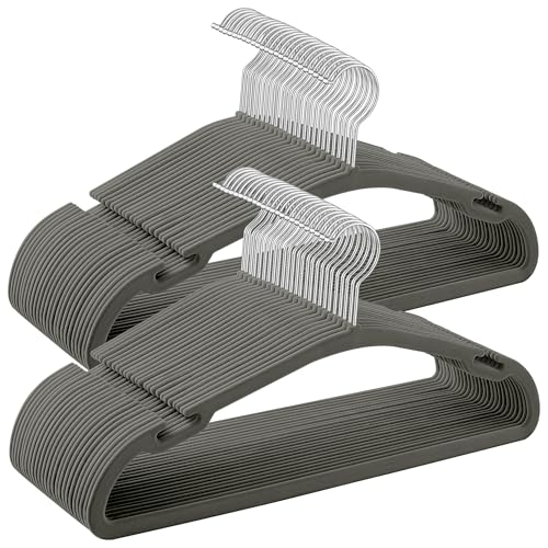 SONGMICS Kleiderbügel Samt, Bügel 50er Set, 43 x 21 cm, Samtbügel rutschfest, breite Schulterkerben, Stange für Hosen, 360° drehbarer Haken, platzsparend, für Garderobe, grau CRF039G02