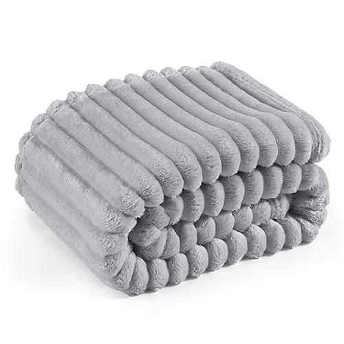 BEDSURE Kuscheldecke Flauschig - Wolldecke & Fleecedecke, Sofadecke, Weiche Warme Grobe Korddecke für Zimmer Deko, Wohn- & Kuscheldecken, Tagesdecke, Hellgrau, 150 x 200 cm
