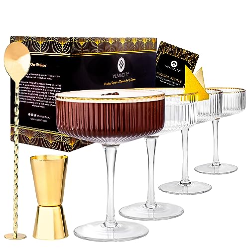 Vemacity Luxus Geriffelte Martini-Gläser Cocktailgläser-Set von 4 mit Goldrändern | Gold Cocktail-Löffel, Ausgießer, Rezept-E-Book | Ideal als Champagner-Gläser | Cocktail-Glas-Set