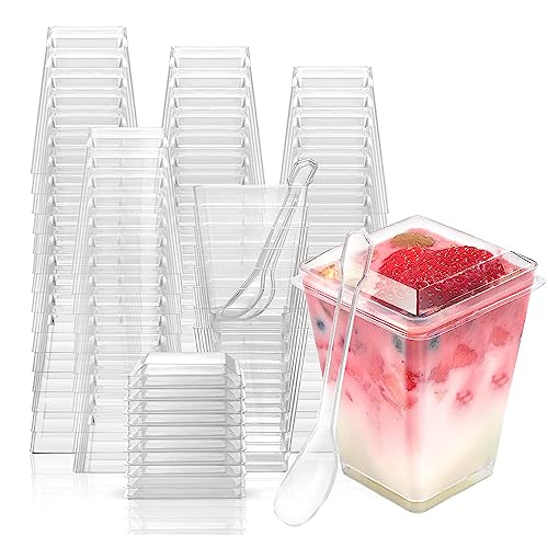 PALUDO 50 Stück Mini Desserttassen mit Deckel und Löffeln, 5oz/150ml Dessertgläser Plastik Dessertbecher Klare, Wiederverwendbar Trapezoid Dessertschalen Set für Mousse Pudding Hochzeiten Party