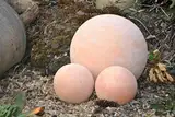 Terracottakugel mit einem Durchmesser von 22cm.Sehr hübsche Dekoration für Garten.Beet und Terrasse.